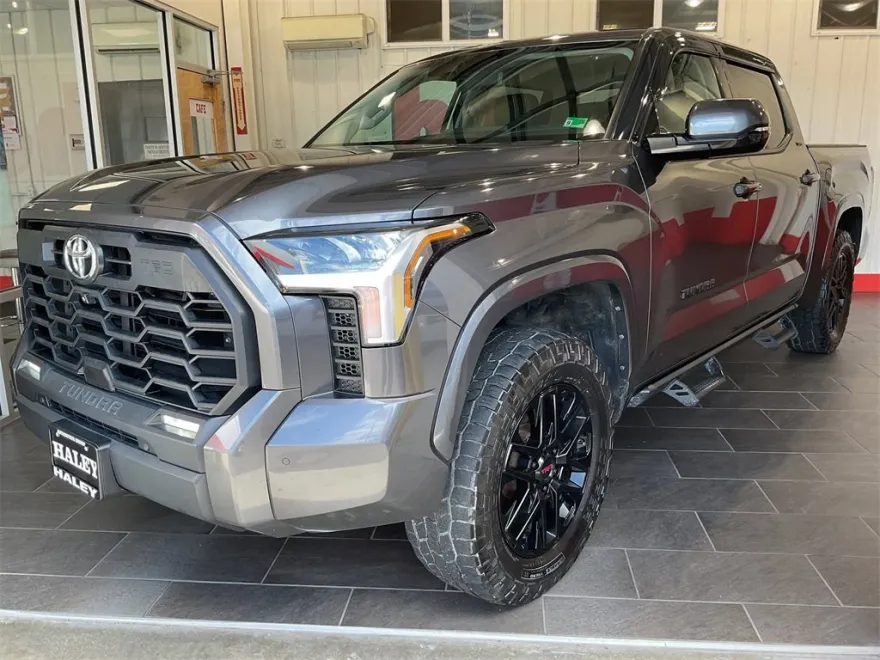 2022 Toyota Tundra SR5 CrewMax photo 1