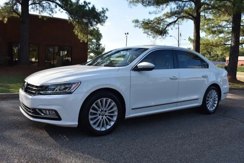2016 Volkswagen Passat SE photo 1