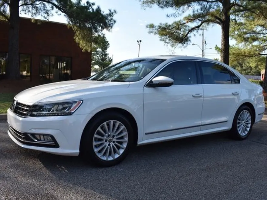 2016 Volkswagen Passat SE photo 1