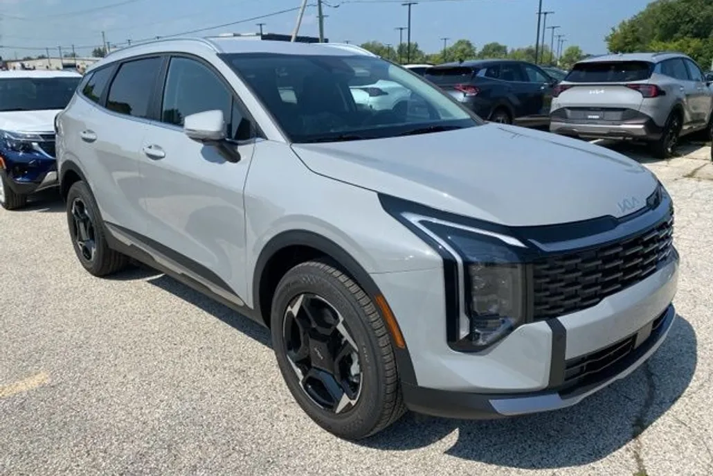 2026 Kia Sportage EX photo 1