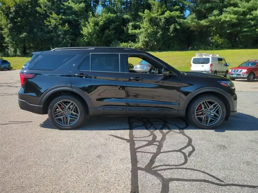 2025 Ford Explorer ST photo 1