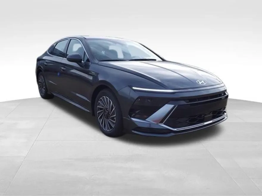 2025 Hyundai Sonata Hybrid SEL photo 1