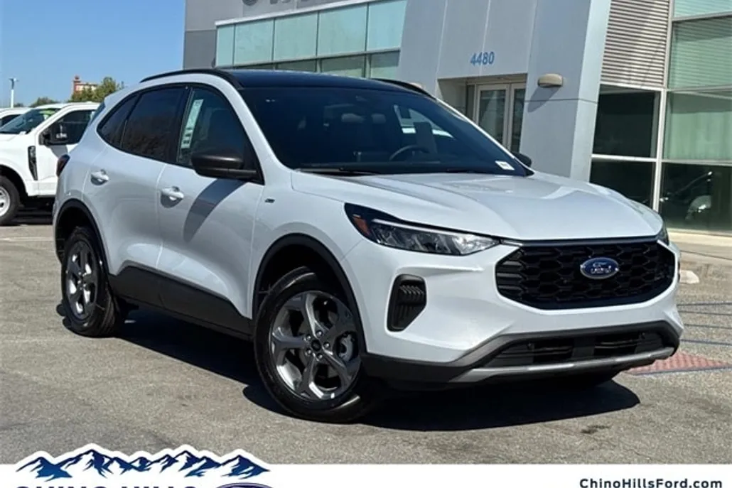 2025 Ford Escape ST-Line photo 1