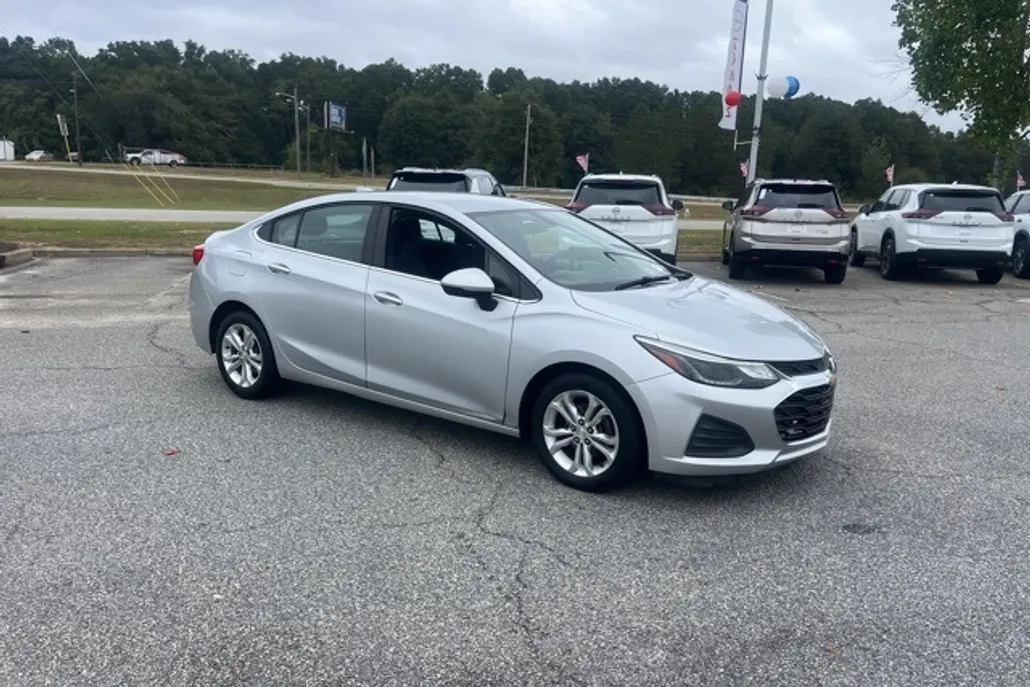 2019 Chevrolet Cruze LT photo 1