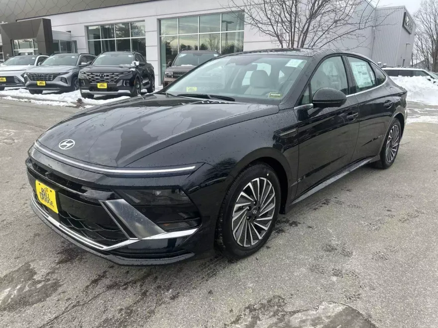 2025 Hyundai Sonata Hybrid Limited photo 1