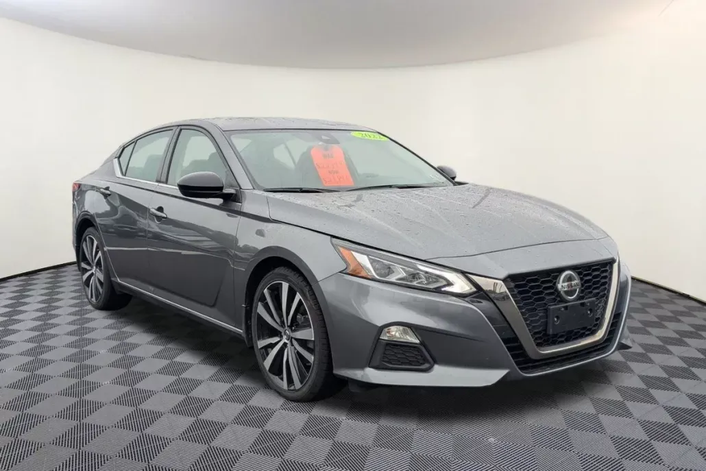 2022 Nissan Altima 2.5 SR photo 1