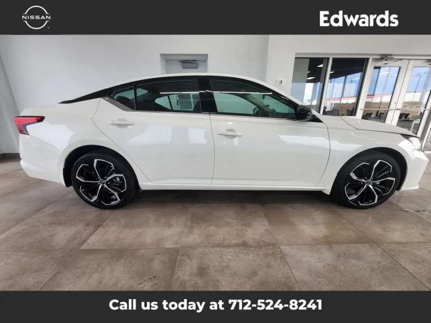 2024 Nissan Altima 2.5 SR photo 1