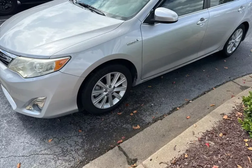 2014 Toyota Camry Hybrid XLE photo 1