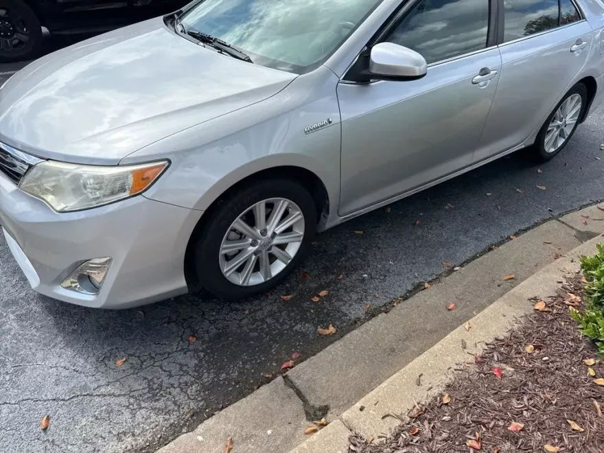 2014 Toyota Camry Hybrid XLE photo 1