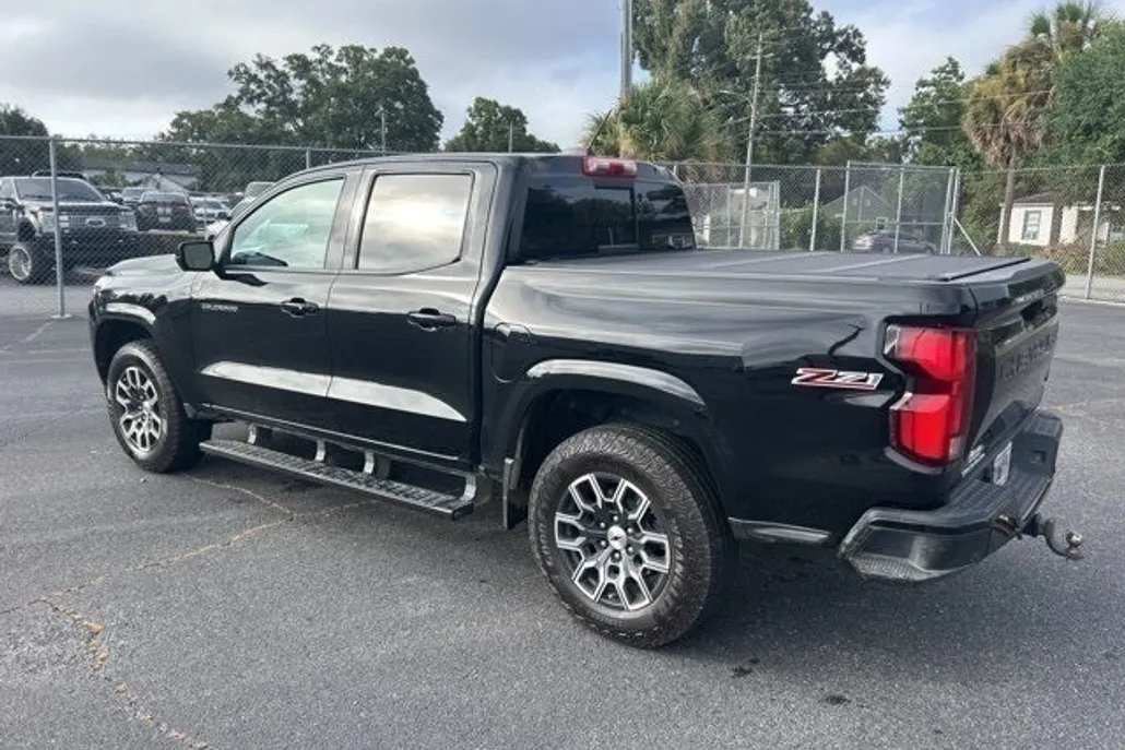 2023 Chevrolet Colorado Z71 photo 1