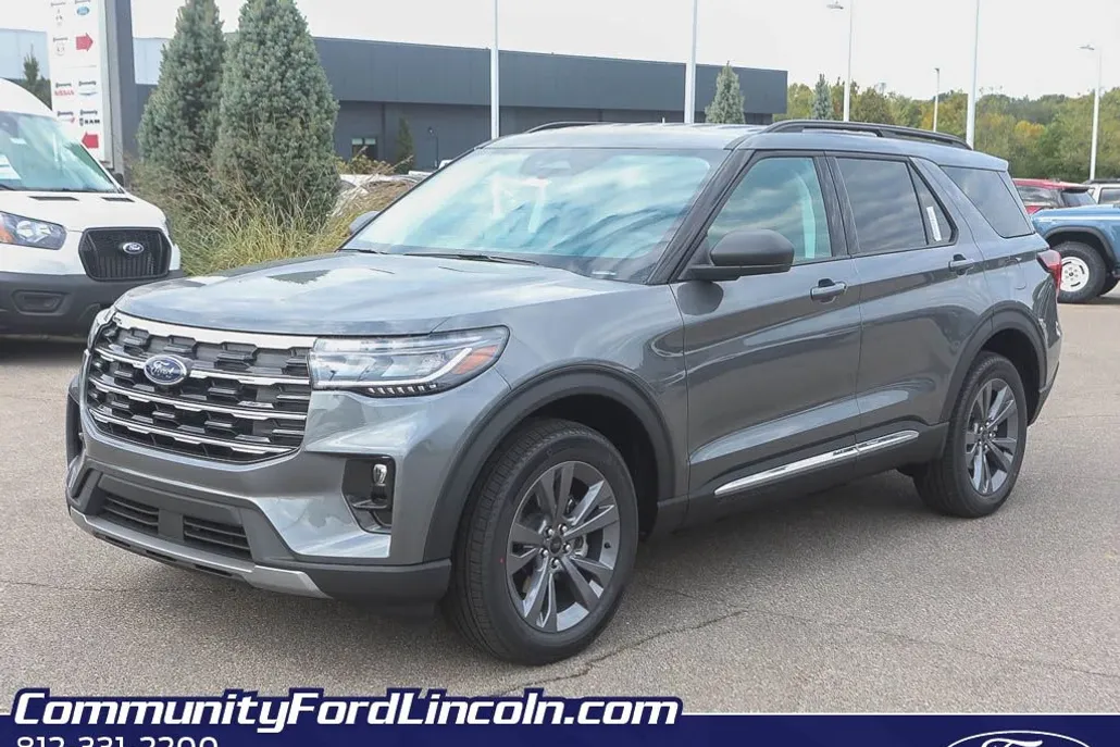 2025 Ford Explorer photo 1