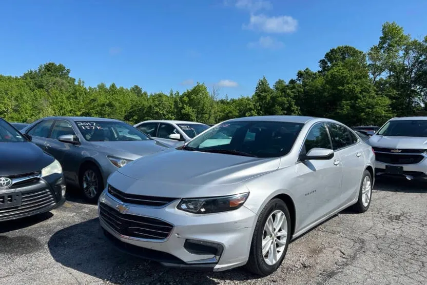 2018 Chevrolet Malibu 1LT photo 1