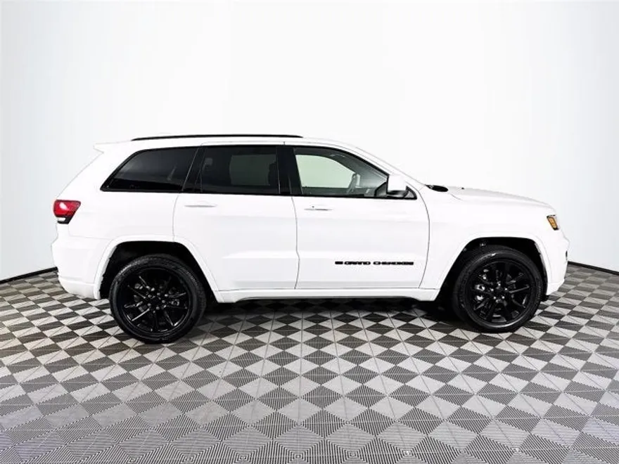 2022 Jeep Cherokee Laredo X photo 1