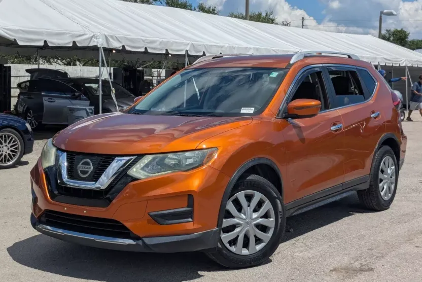 2017 Nissan Rogue S photo 1