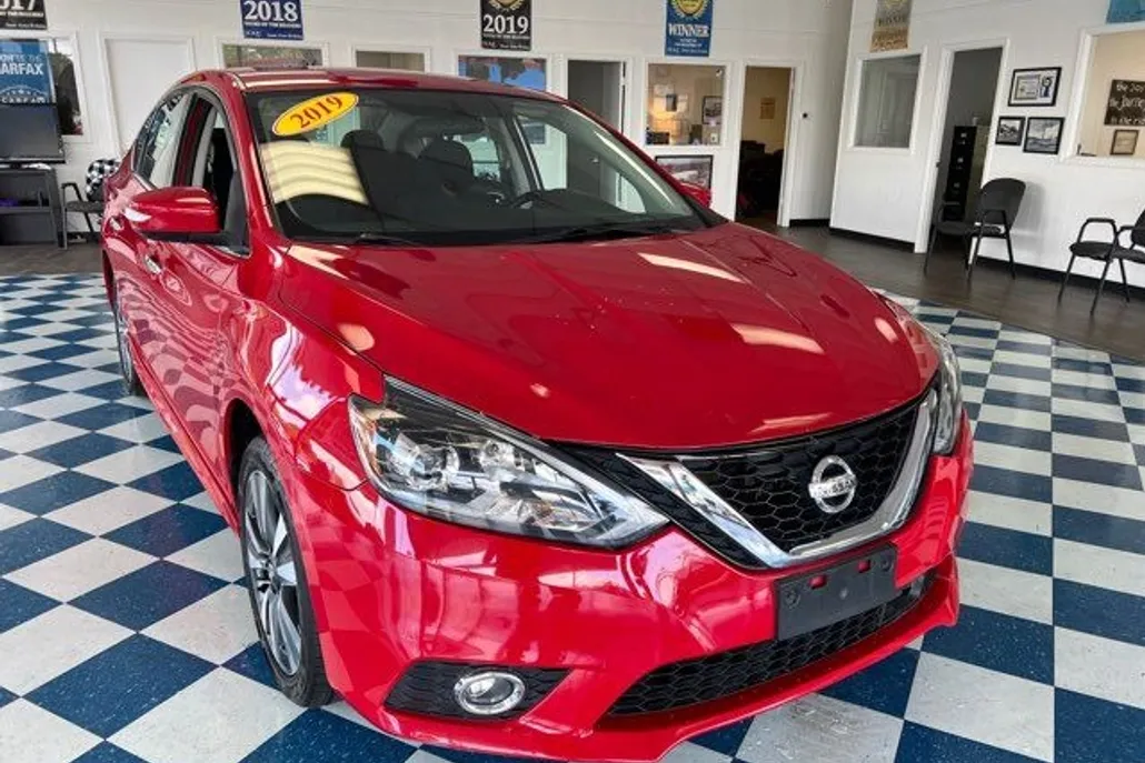 2019 Nissan Sentra SR photo 1
