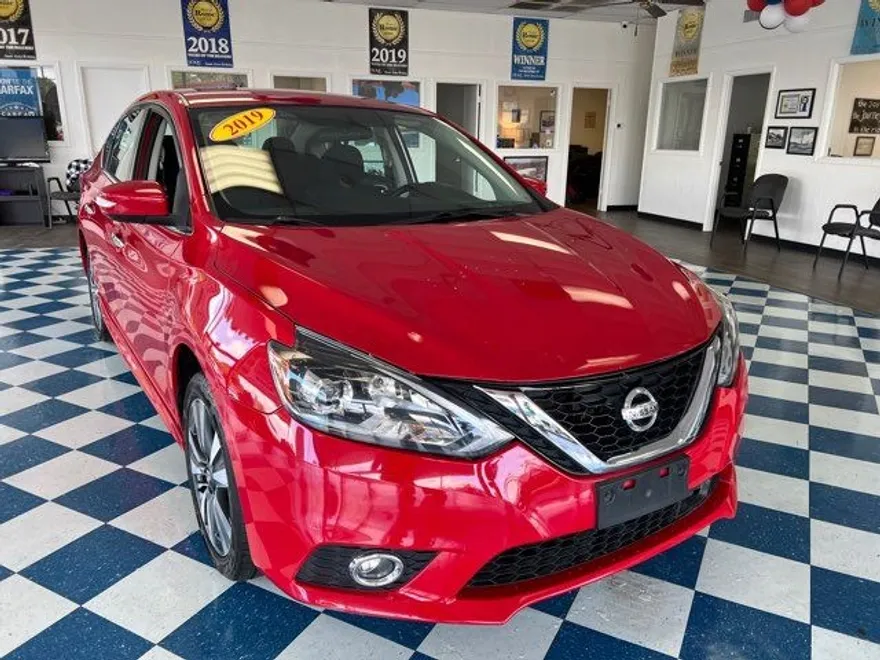 2019 Nissan Sentra SR photo 1