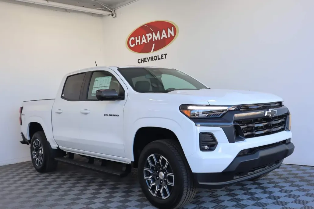 2024 Chevrolet Colorado photo 1