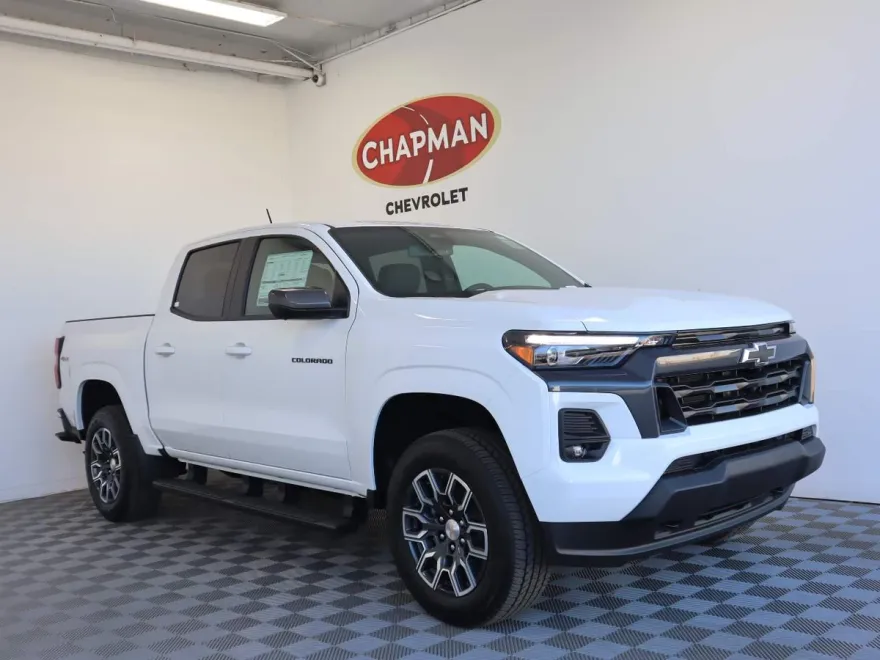 2024 Chevrolet Colorado photo 1