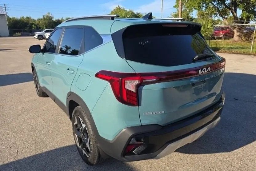 2024 Kia Seltos EX photo 1