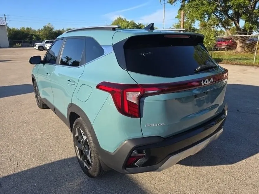 2024 Kia Seltos EX photo 1