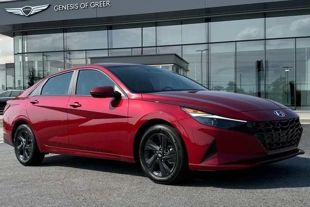 2023 Hyundai Elantra SEL photo 1