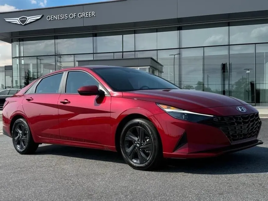 2023 Hyundai Elantra SEL photo 1