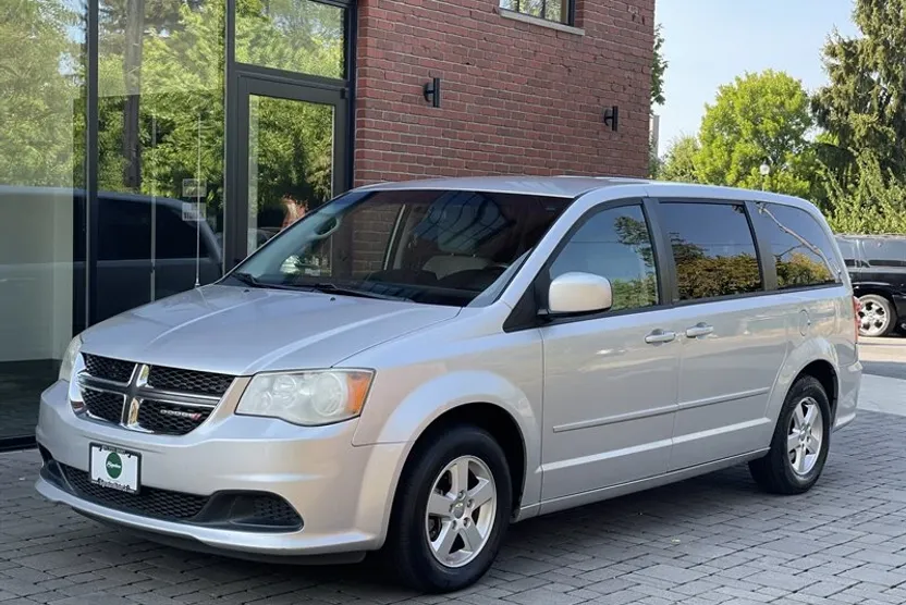 2012 Dodge Grand Caravan SXT photo 1
