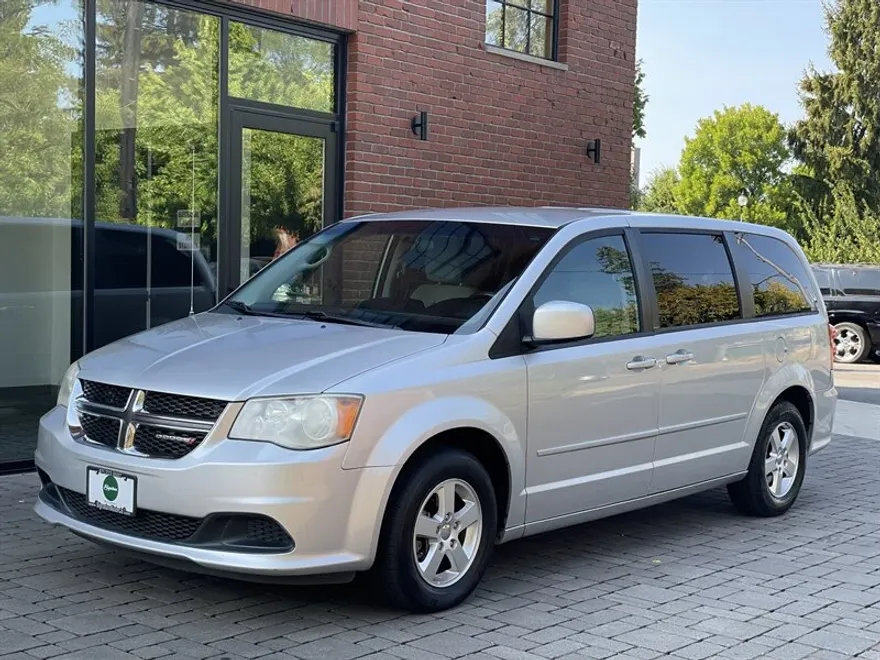2012 Dodge Grand Caravan SXT photo 1