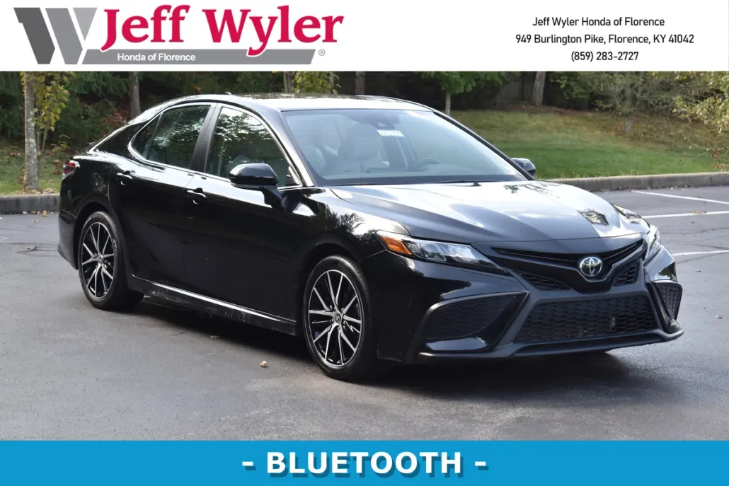 2023 Toyota Camry SE photo 1