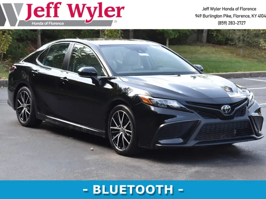 2023 Toyota Camry SE photo 1