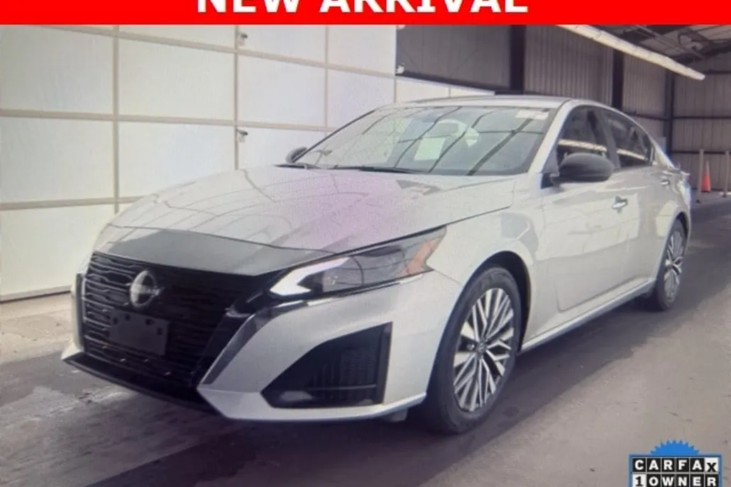 2024 Nissan Altima 2.5 SV photo 1