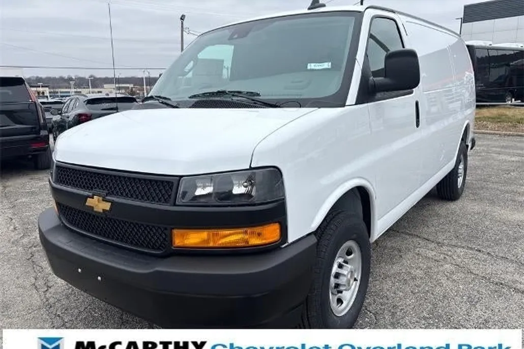2025 Chevrolet Express Cargo 3500 Base photo 1