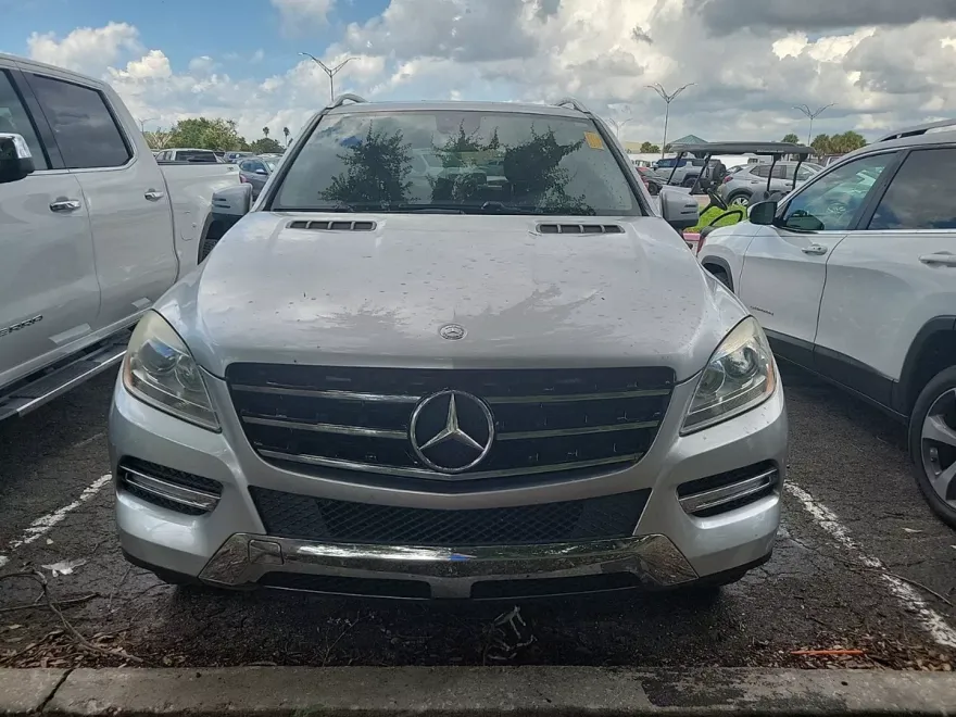 2012 Mercedes Benz ML 4MATIC photo 1