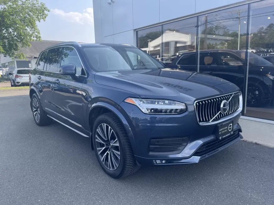 2022 Volvo XC90 T6 AWD Momentum photo 1