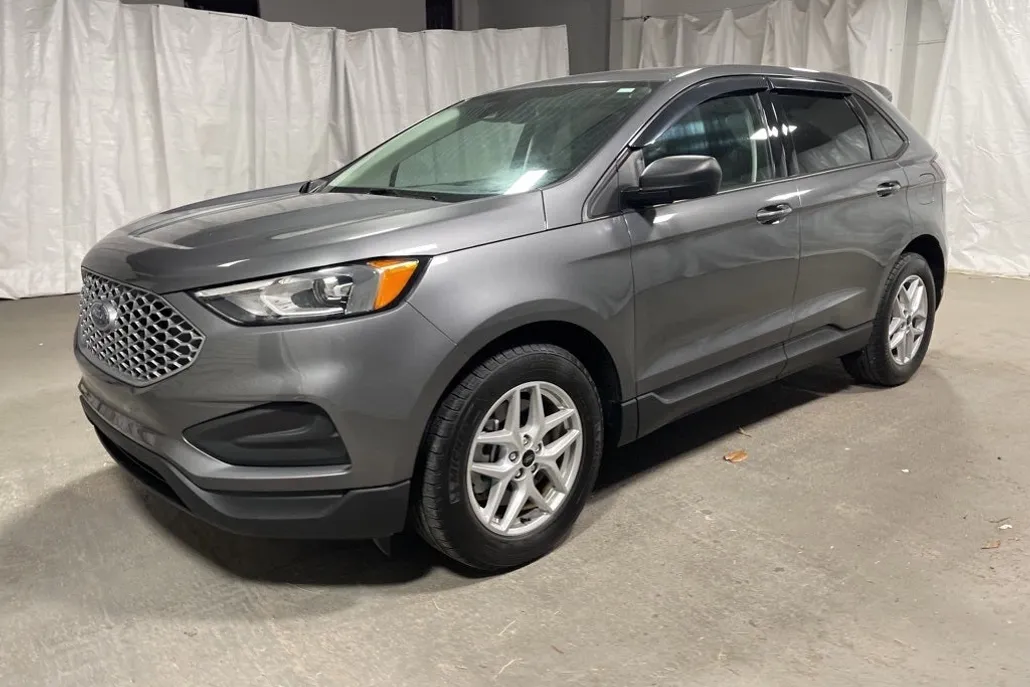 2023 Ford Edge SE photo 1