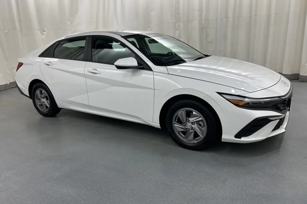 2024 Hyundai Elantra SE photo 1