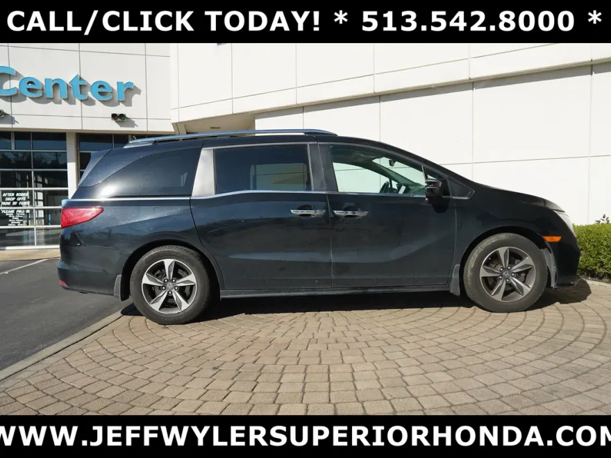 2018 Honda Odyssey Touring photo 1