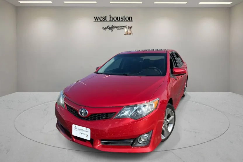 2012 Toyota Camry SE photo 1