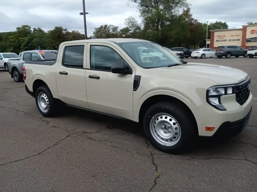 2025 Ford Maverick XL photo 1