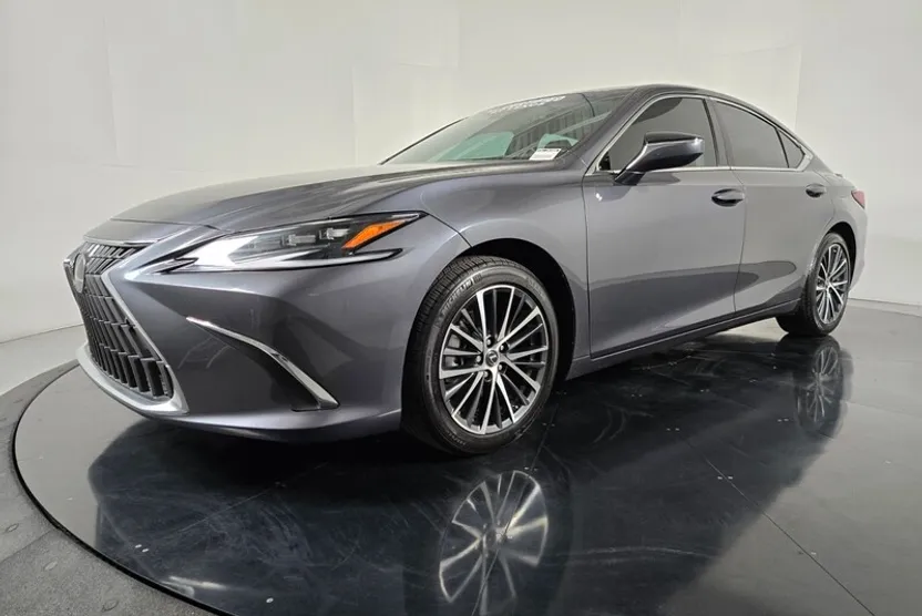 2023 Lexus ES 300h photo 1