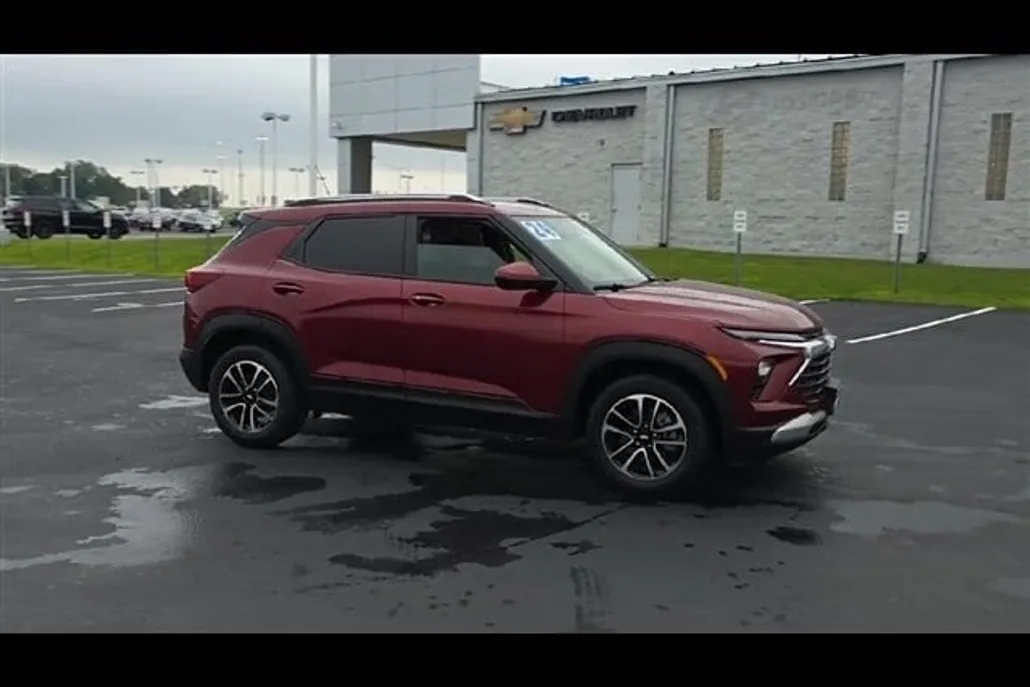 2024 Chevrolet Trailblazer LT photo 1