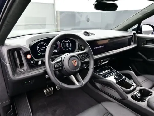 2025 Porsche Cayenne GTS photo 4