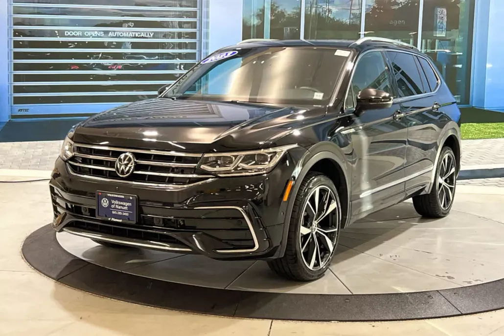 2023 Volkswagen Tiguan SEL R-Line Black photo 1