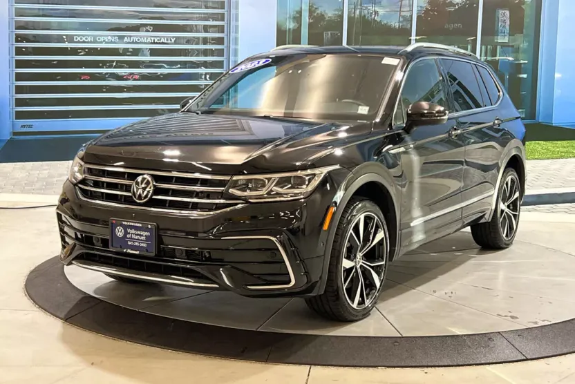 2023 Volkswagen Tiguan SEL R-Line Black photo 1