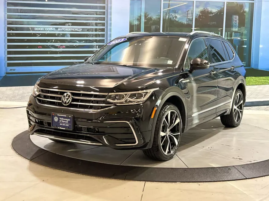 2023 Volkswagen Tiguan SEL R-Line Black photo 1