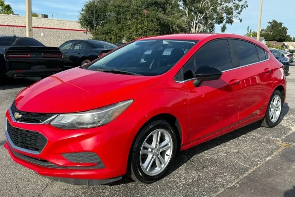 2017 Chevrolet Cruze LT photo 1