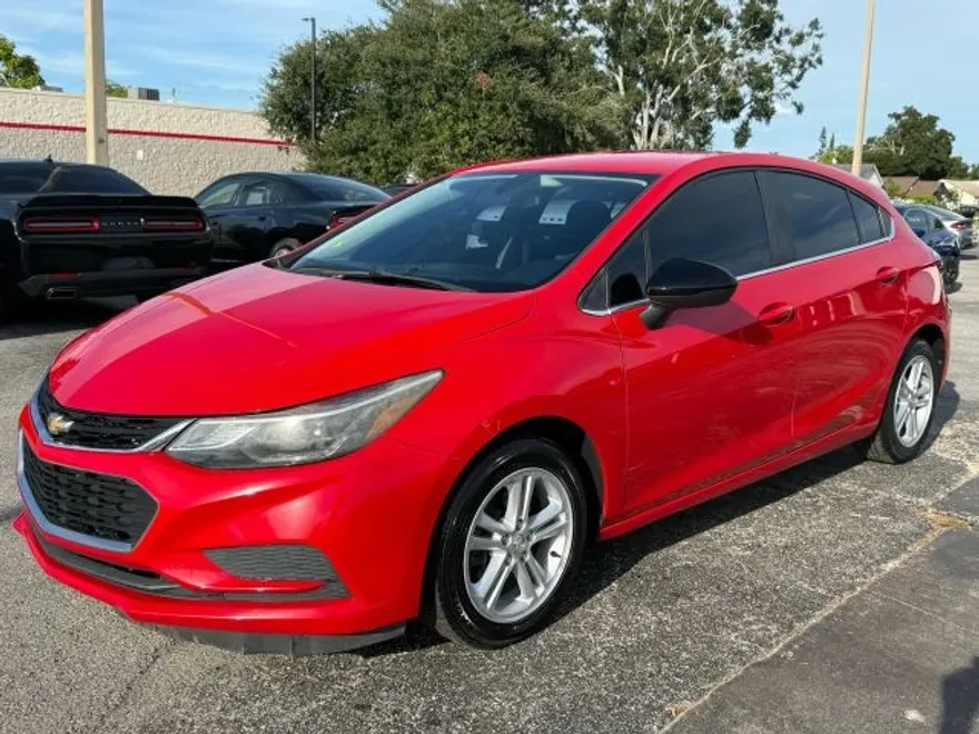 2017 Chevrolet Cruze LT photo 1