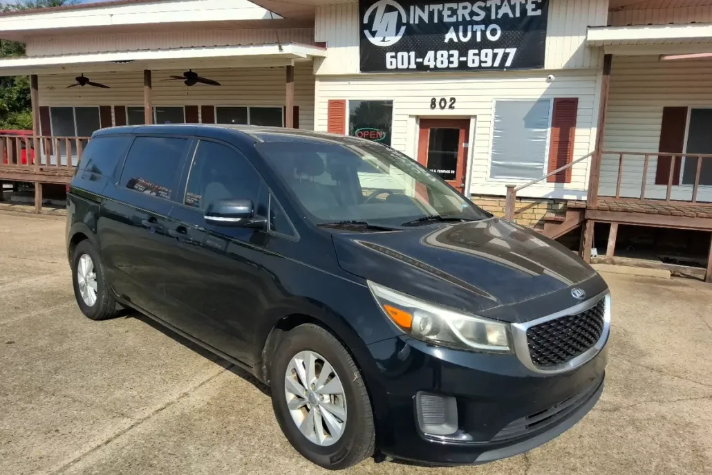 2017 Kia Sedona L photo 1