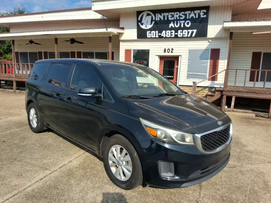 2017 Kia Sedona L photo 1