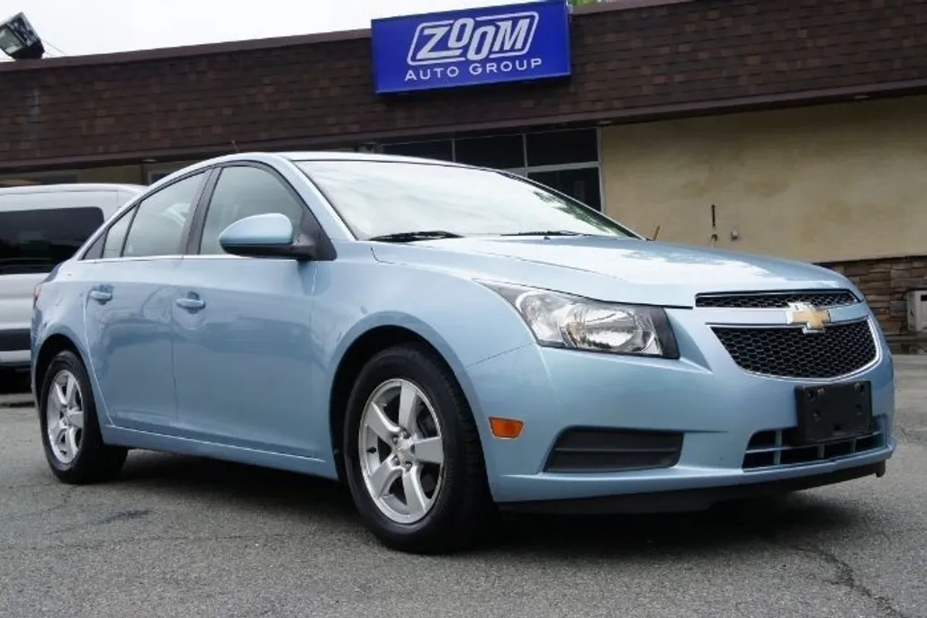 2011 Chevrolet Cruze LT photo 1